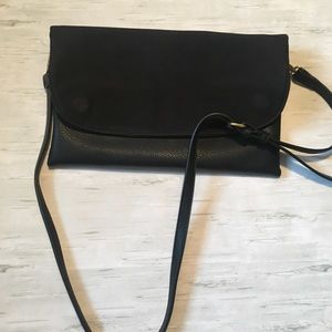 Anthropology over the shoulder bag